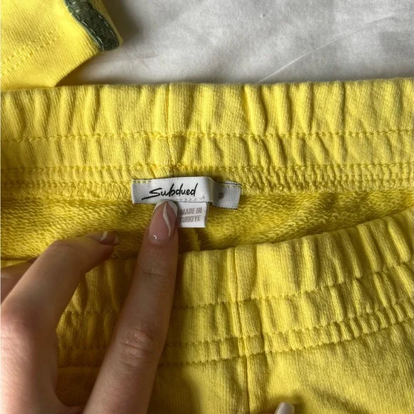 Subdued Yellow Matching Set - Picture 3 of 4